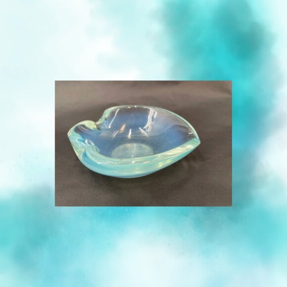 Vintage Opalescent Blue Glass Heart Dish Ruffled Edge Trinket Jewelry Holder - Picture 2 of 3